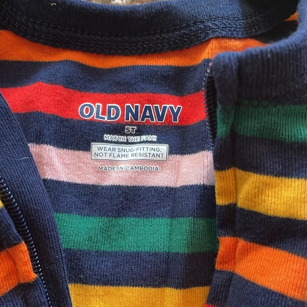Old Navy child 5T pjs - Picture 3 of 3